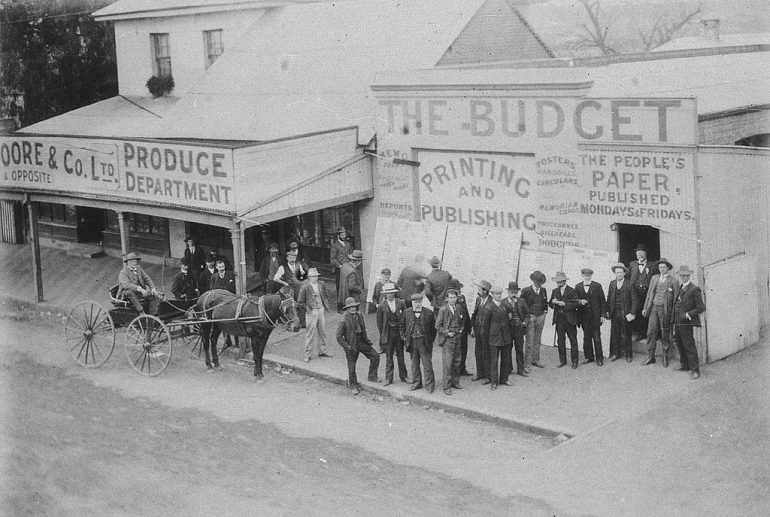 c. 1900 photo of election results displayed outside Budget newspaper office, Singleton