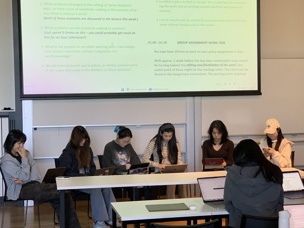 Students from WRIT6001 working on their group assignment together. 
